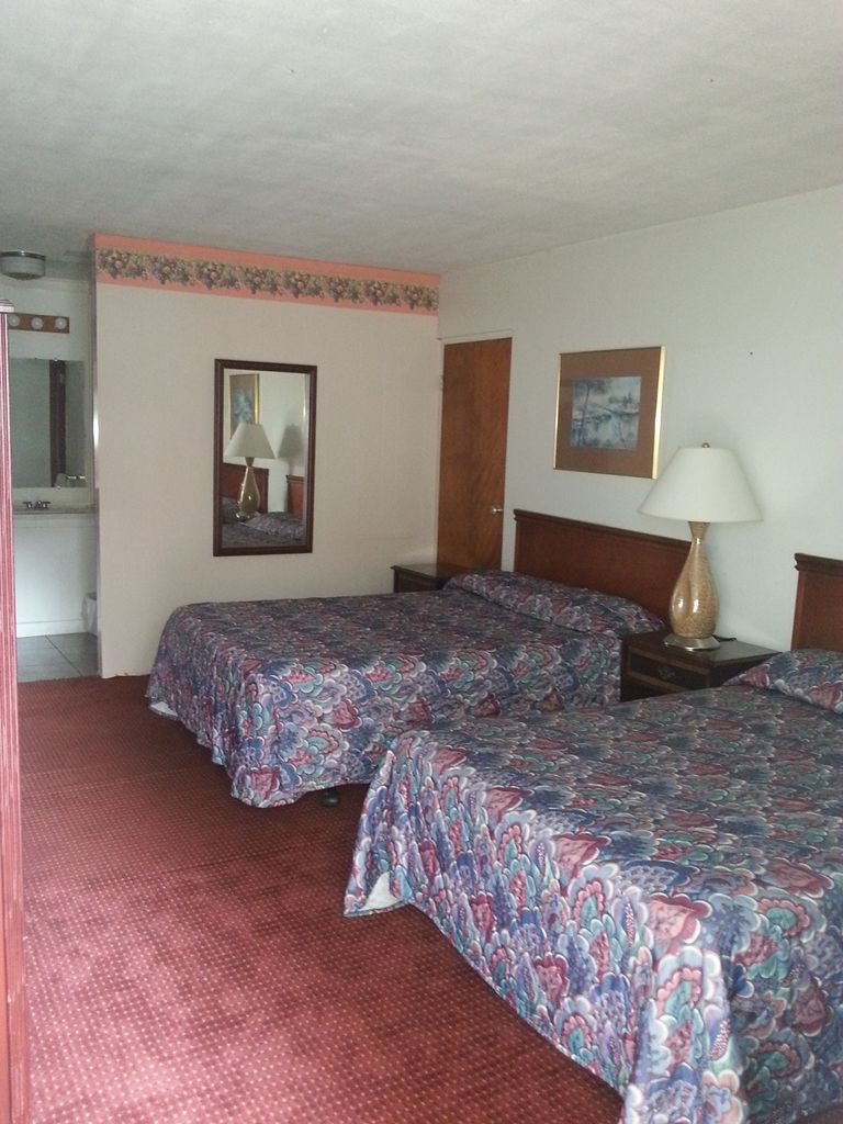 Holiday Lodge Virginia Pearisburg Room photo