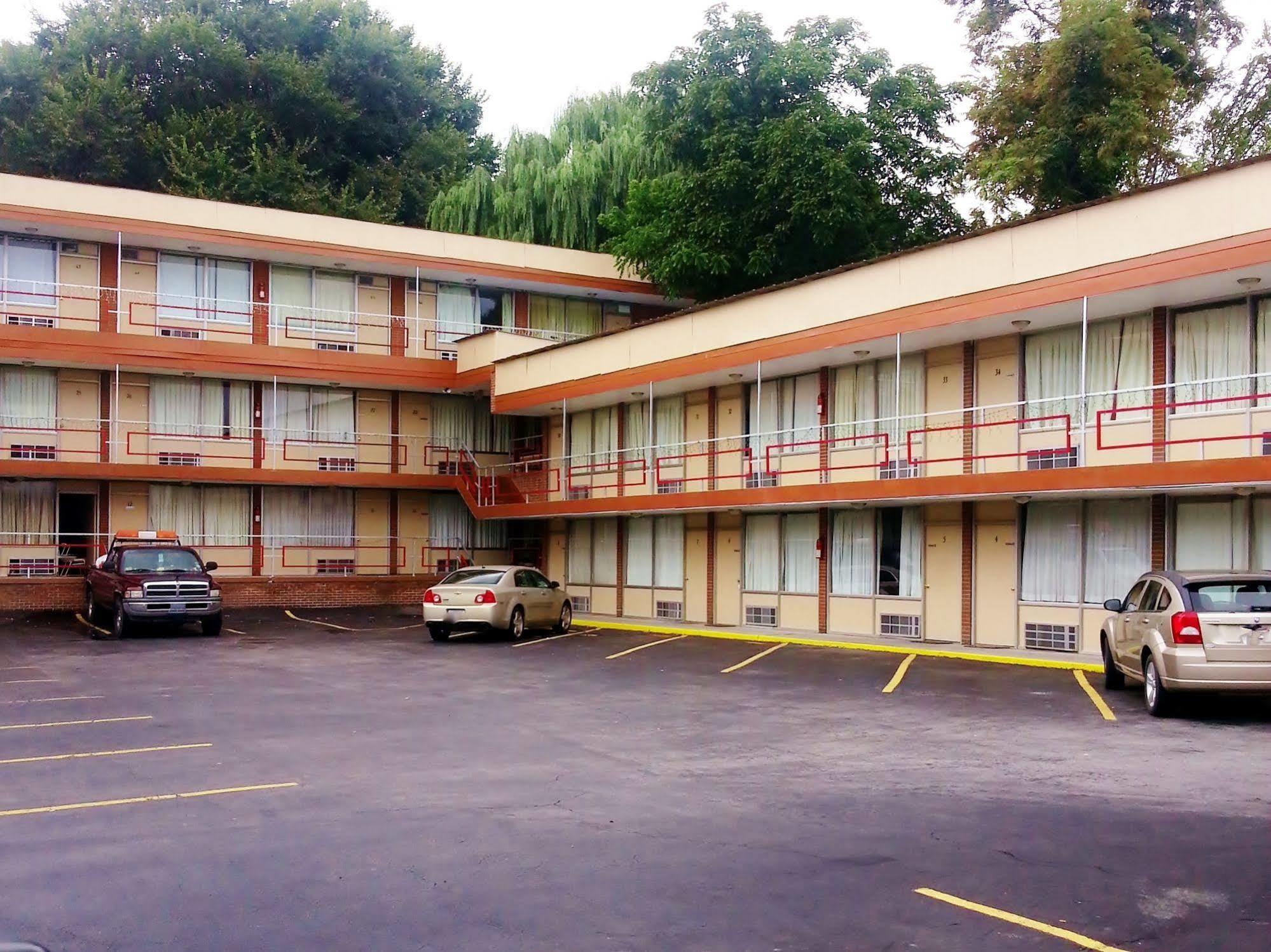 Holiday Lodge Virginia Pearisburg Exterior photo